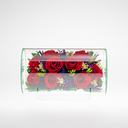 Natürliche Blumen in einer Glasvase Rote Rosen - TLR